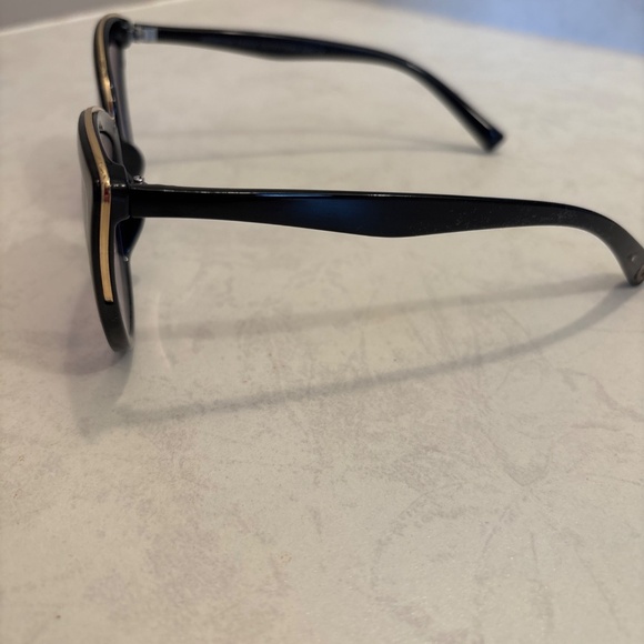 American Eagle  Sunglasses - Picture 2 of 3